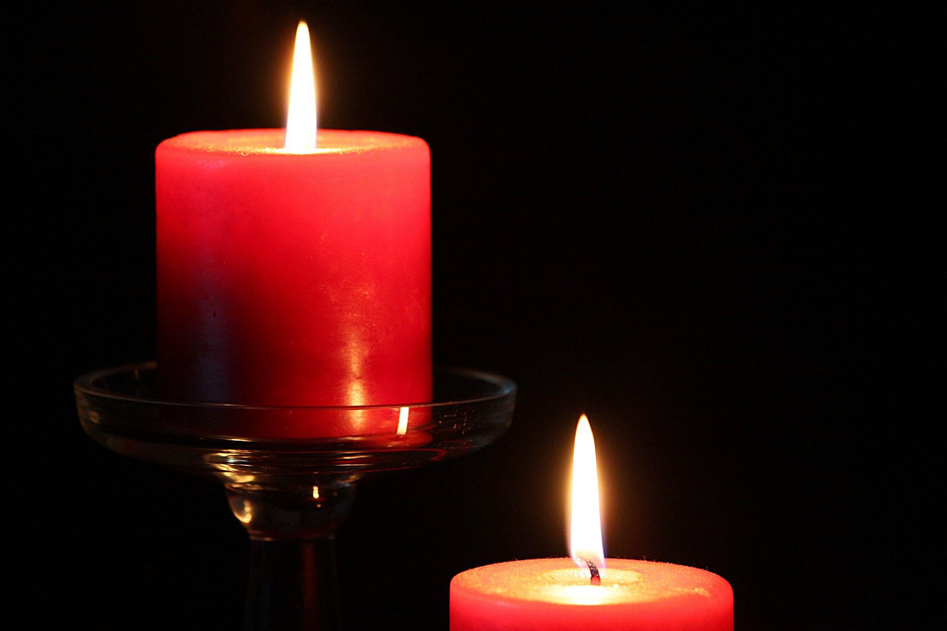 Красивая горящая свеча. Свеча. Горящая свеча. Красивые горящие свечи. Свечи красиво.