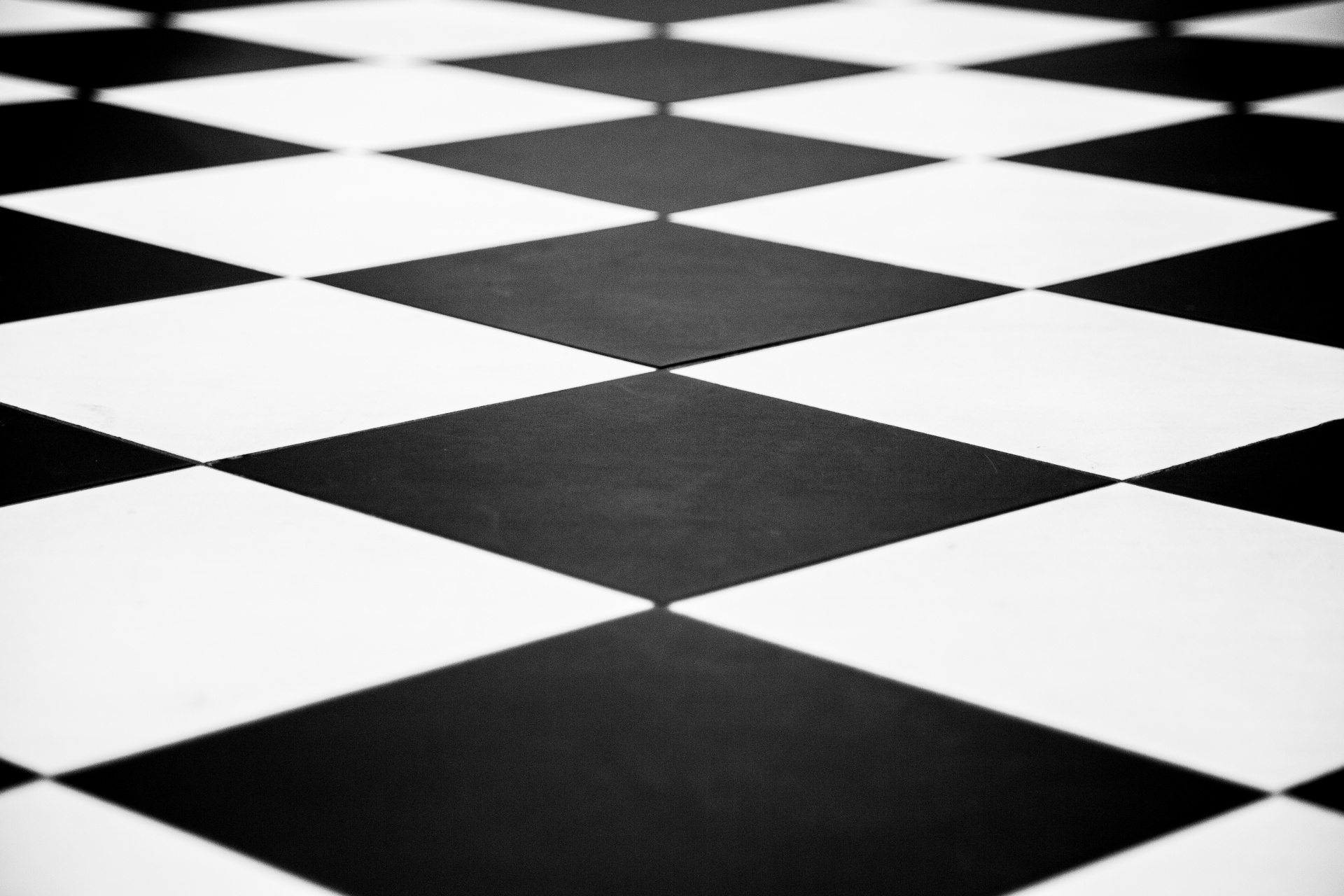 Chessboard. Шахматная доска черно белая. Шахматный пол. Пол шахматная доска. Плитка шахматная на полу.