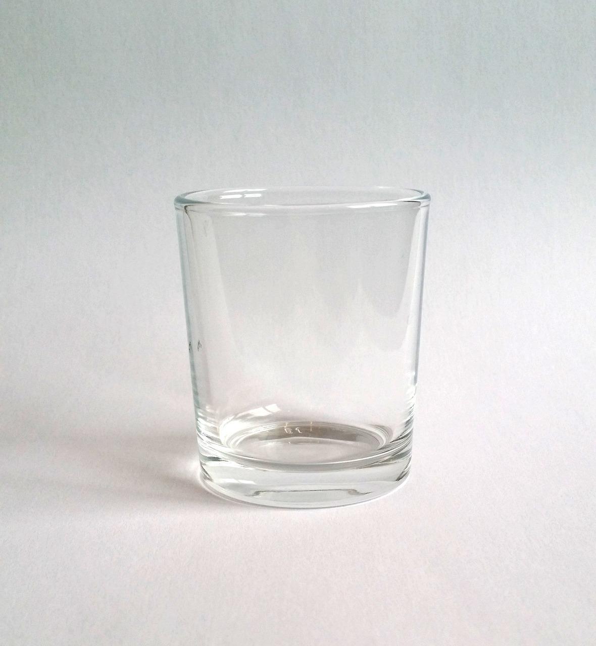 Пустой цилиндрический стеклянный стакан. Стакан. Стаканчик стеклянный. Стаканчики прозрачные стеклянные. Стакан (стекло).