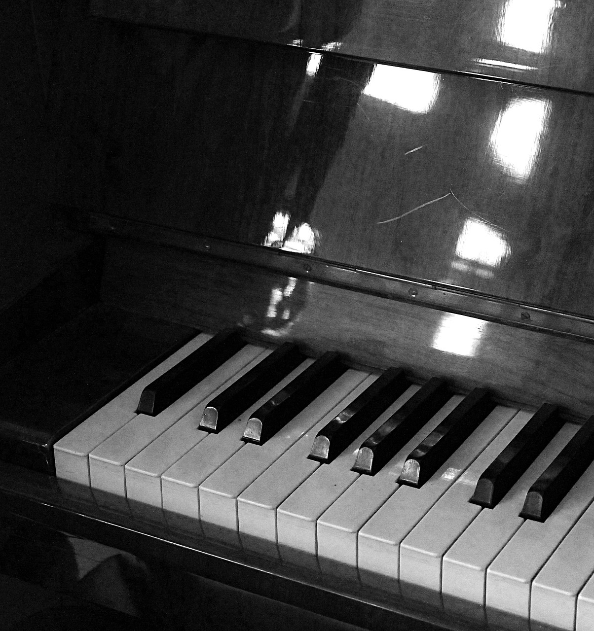 Фортепиано черные клавиши. Клавиши пианино. Фортепьяно. Клавиатура рояля. Фортепиано черно белое.