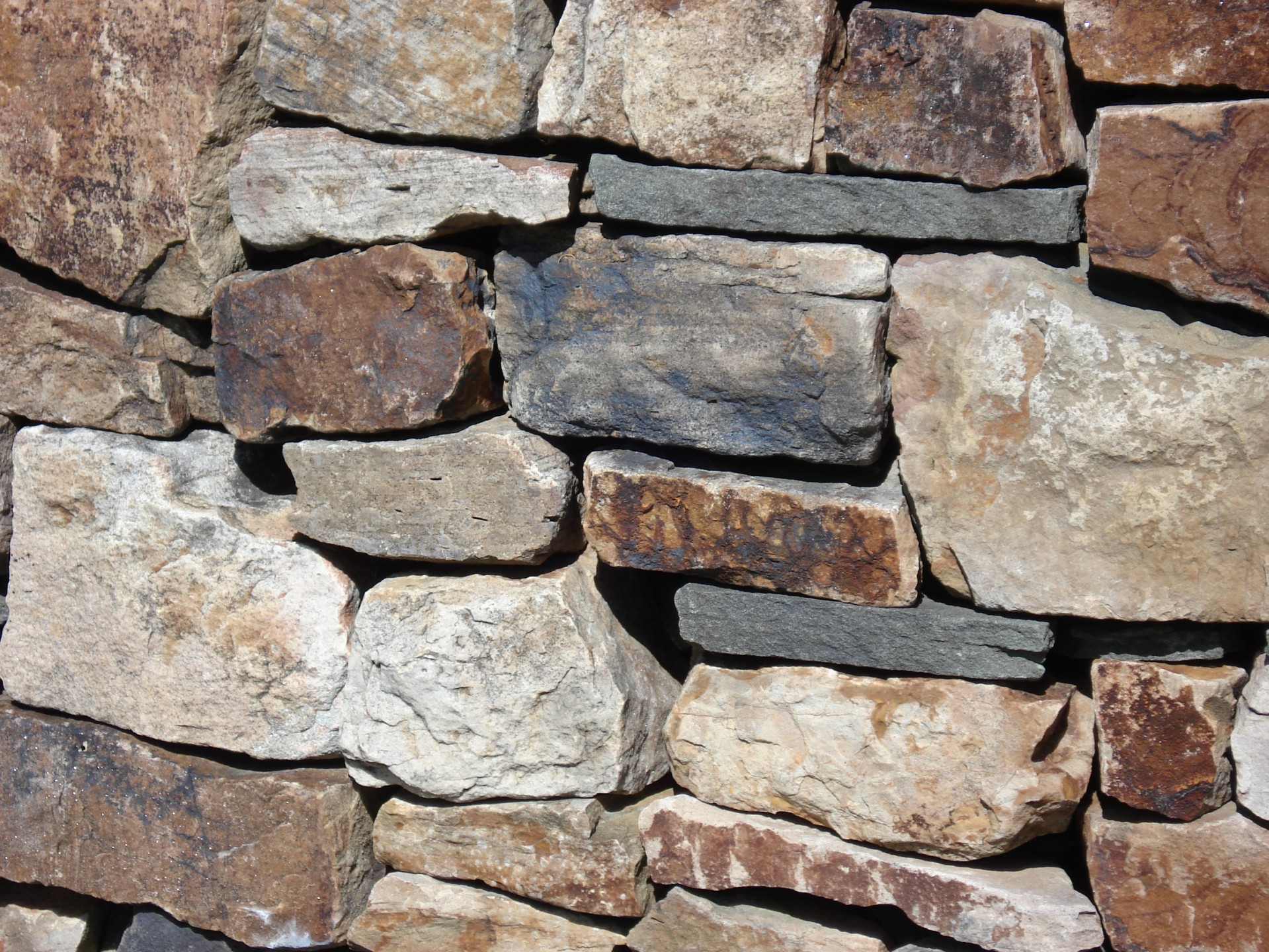 Stone material. Каменная стена. Камни стеновые из горных пород. Стена из камня. Стена из валунов.