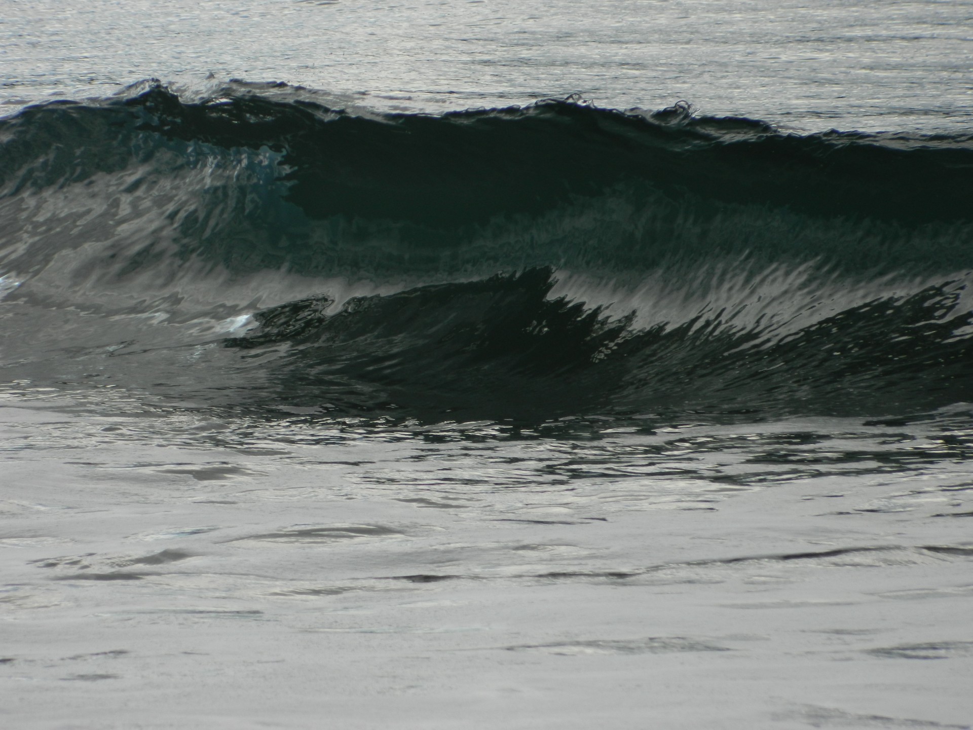 Отлив воды в океане. Приливная волна. Прилив волны. Океан прилив волны. Море прилив волны морской.