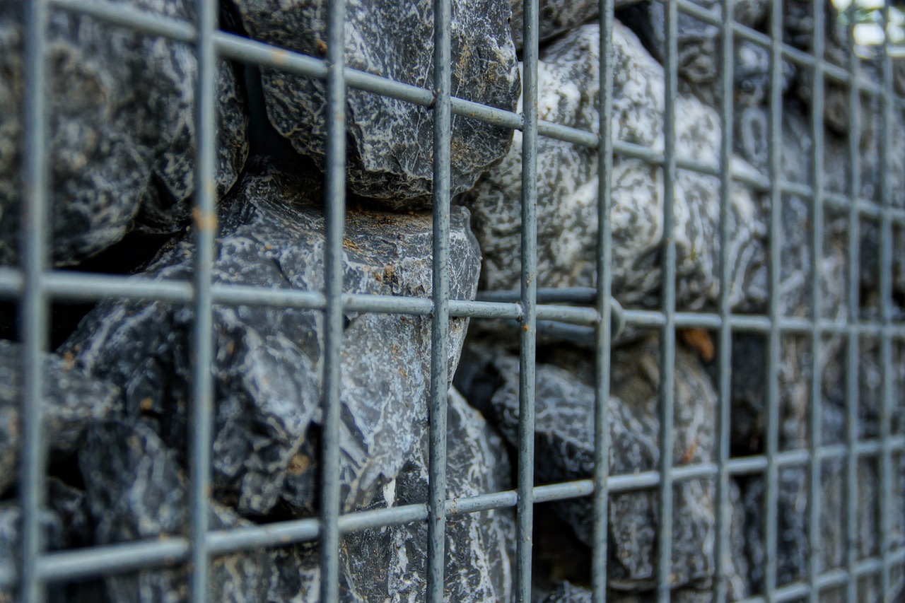 Iron stone. Iron камень. Железо камень. Stone Metal Wall. Htql метал стеныф.