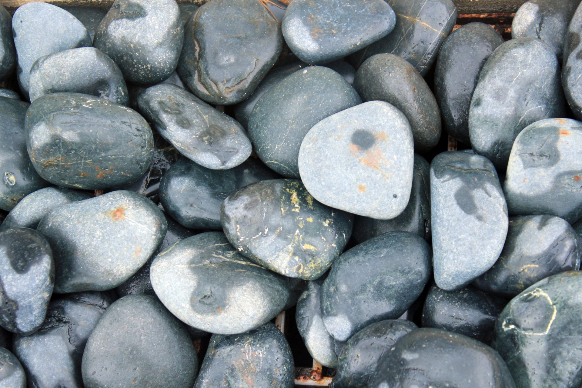 Stone shape. Гладкий камень. Гладкие камешки. Красивые гладкие камни. Фон камень.