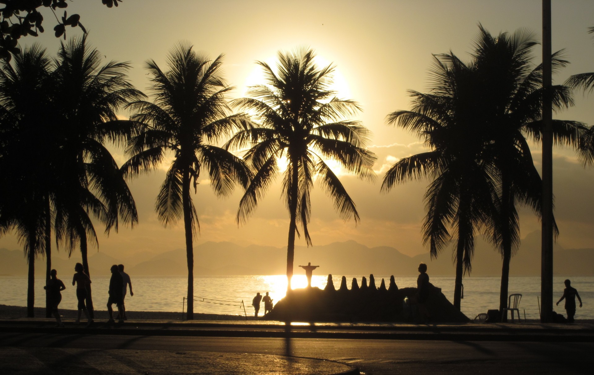 Baile do coqueiro 5 speed up. Восход в Бразилии. Рио де Жанейро утро улица. Восход солнца над пляжем в Бразилии. Копакабана утро.