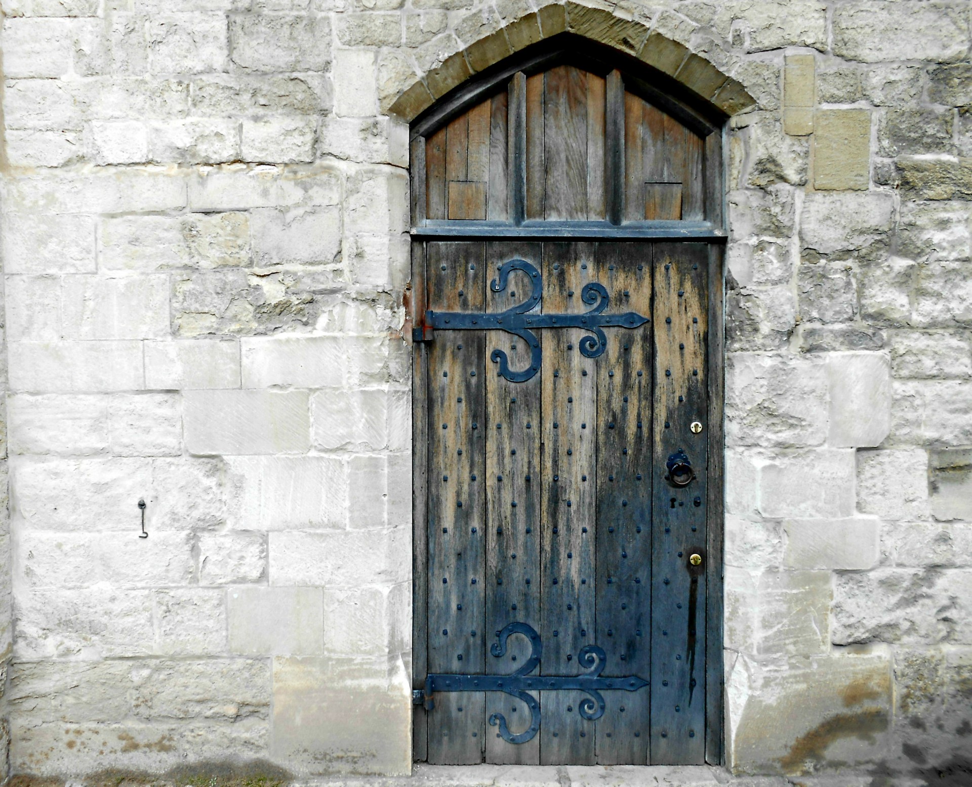 100 закрытых дверей. Старинная дверь. Древняя дверь. Двери в древности. Античные двери.