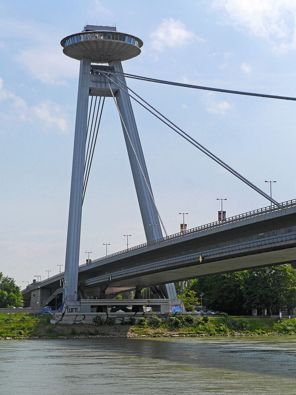 New most info. Братислава мост. Братислава пешеходный мост. Братислава река мосты. Новый мост в Братиславе.