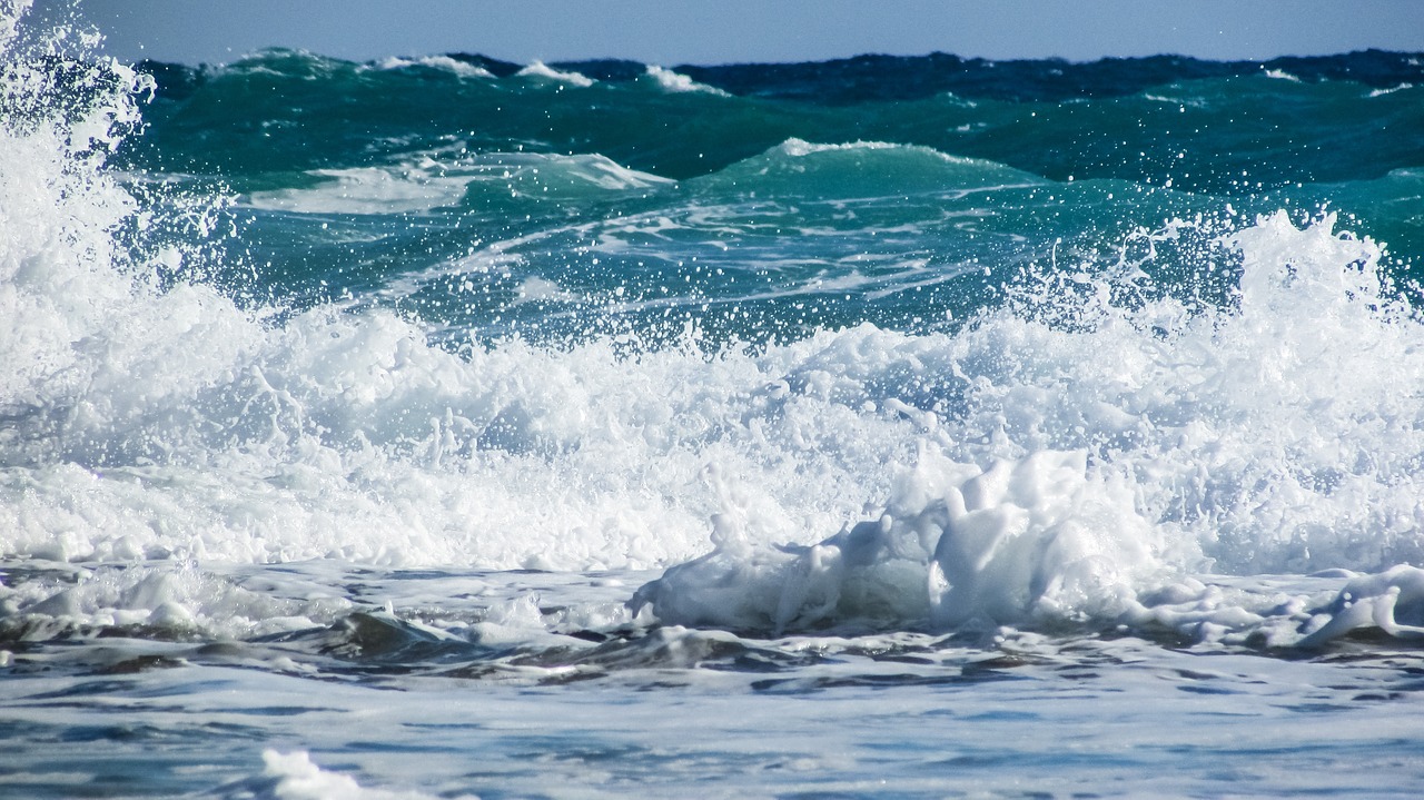 Sea Wave Sound Effect. Gentle lapping Waves. In Waves. Ocean Tidal Singer. Песня волна туда волна сюда