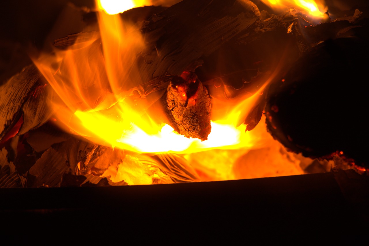 Сжигание стали. Теплый огонь. Огонь и сталь. Горение картинка. Красивые фото горения.