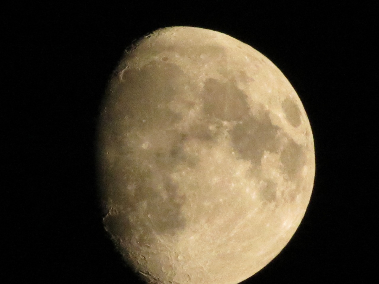 Луна выросла. Луна. Растущая Луна фото. Луна увеличенная. Луна Эстетика.