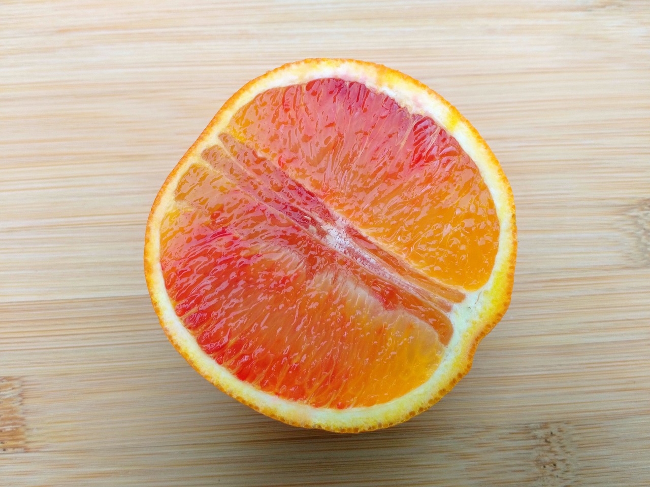 Фруктовые дольки. Долька апельсина. Кусочки фруктов. Кусок апельсина. Дольки от фруктов.