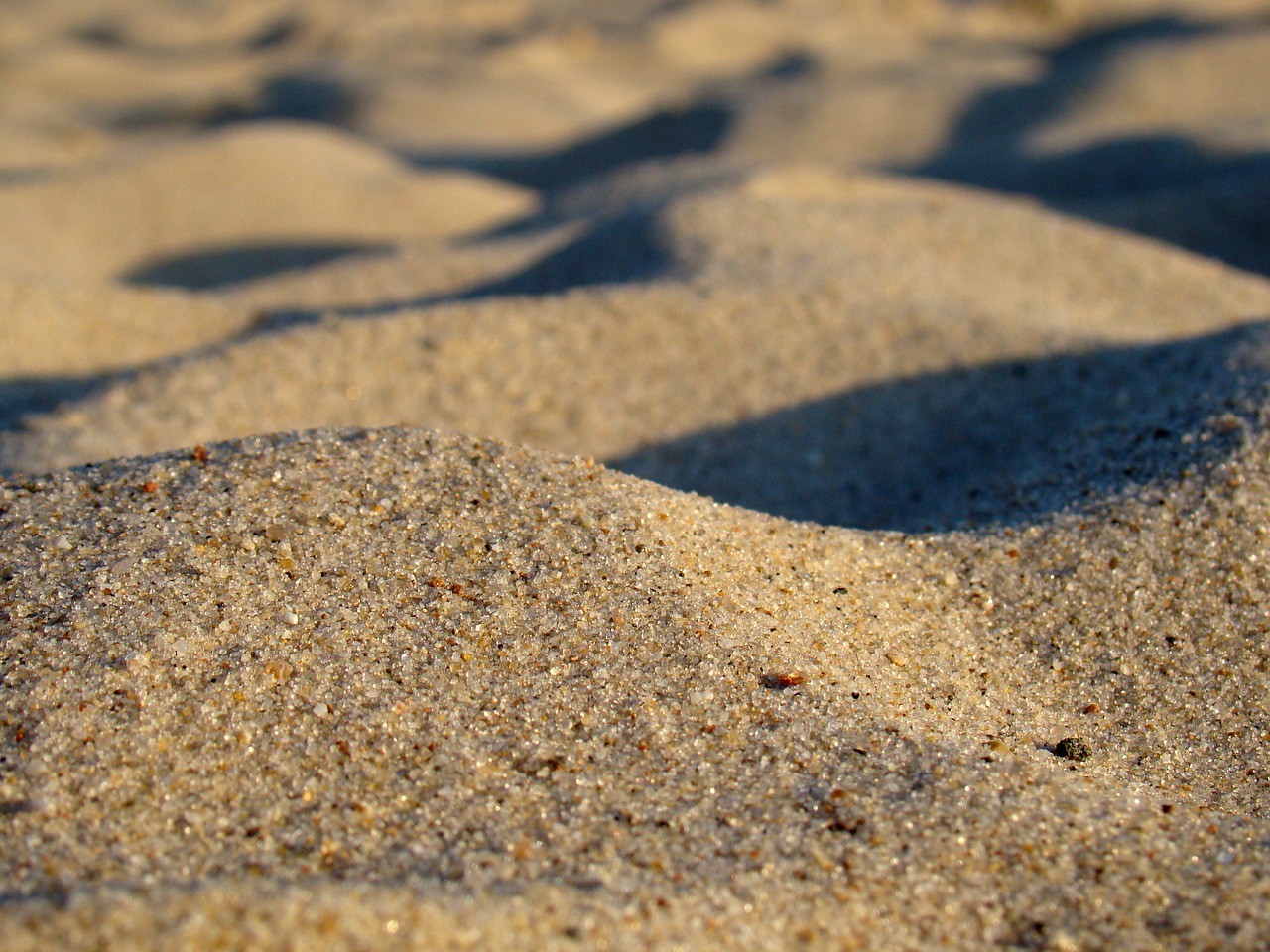Песок зеленоградск. Песок. Крупный песок. Песок природный. Песчинки песка.