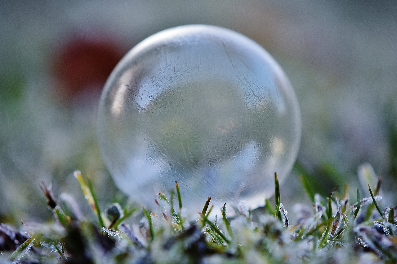 Пузырек отзывы. Мыльные пузыри. Мыльные пузыри на морозе. Замерзший мыльный пузырь. Замороженный мыльный пузырь.