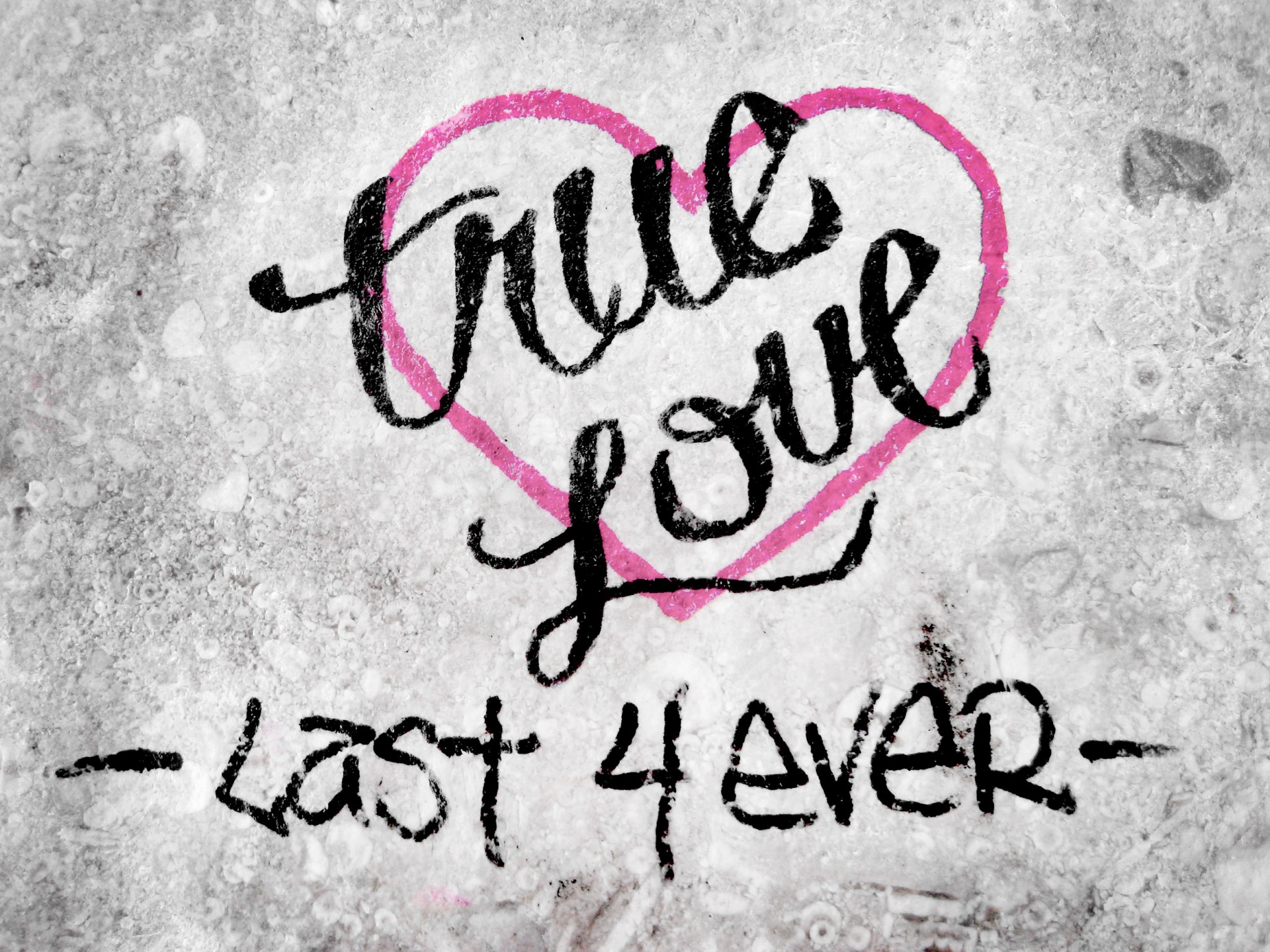 Found true love. Любовные граффити. True Love граффити. Граффити i Love you. Картинка true Love.