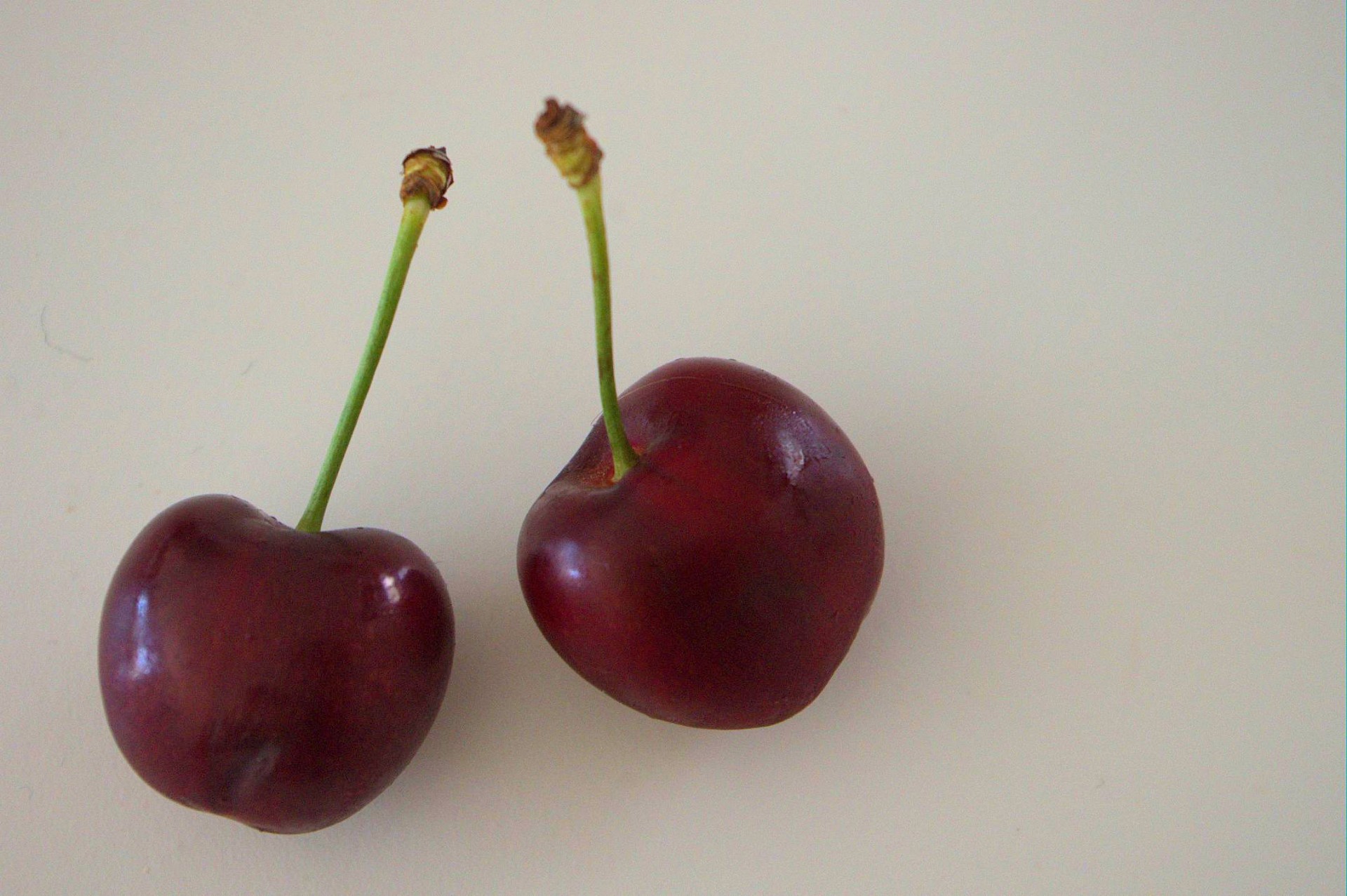 Pair second. Две вишни. Две красные вишни. Cherry Red 53. Xros 2 вишня.